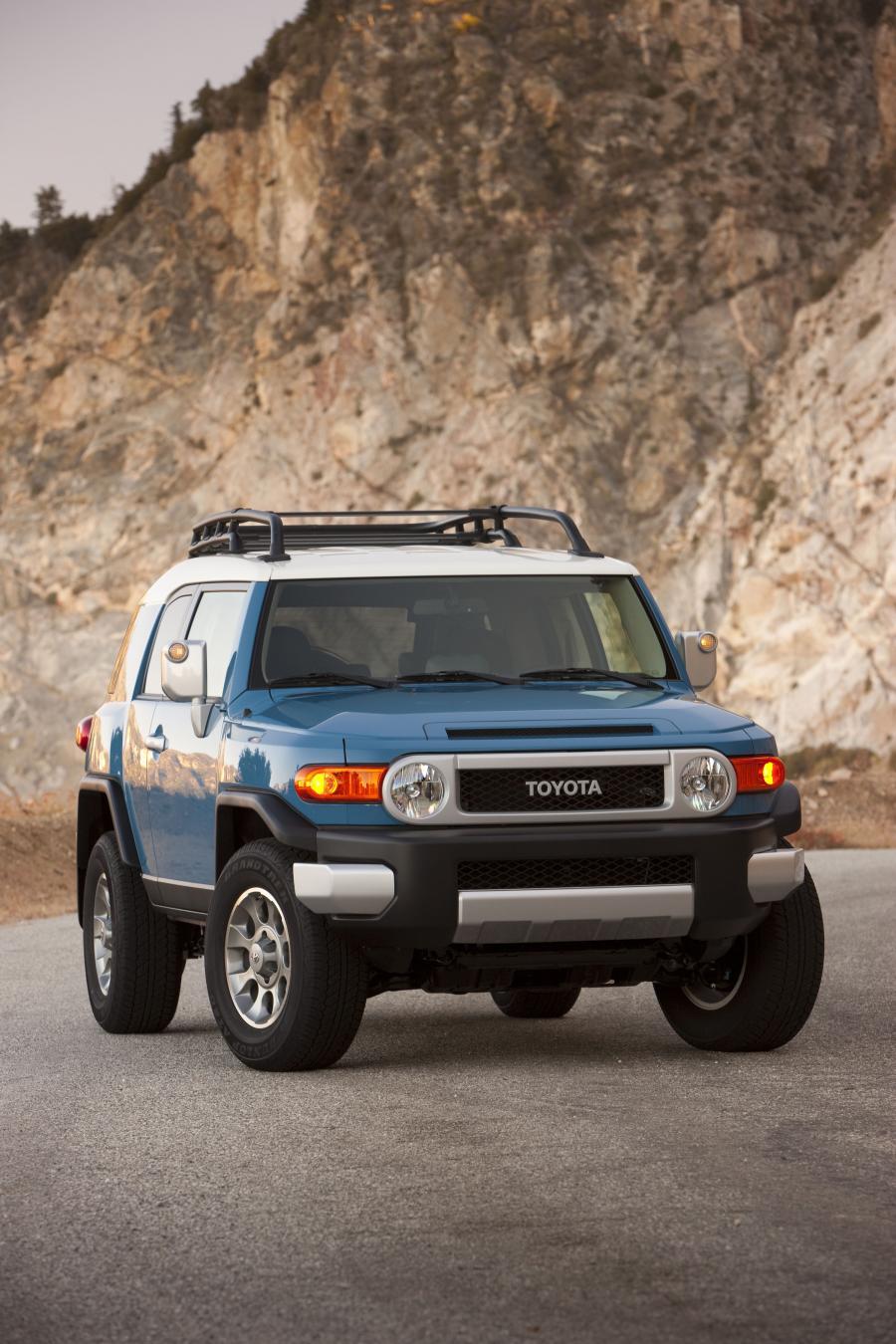  Toyota FJ Cruiser 2012 года  (фото 23 из 44)